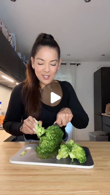 Kyria Mauranyapin-Latchimy on Instagram: "Le brocolis royal 🫅" Brócoli Recipes, Quick Recipe Videos, 15 Minute Dinners, Broccoli Rice, Brunch Party, Dinner Tonight, Food Videos, Broccoli, Low Carb