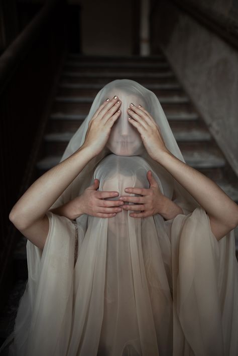 Two ghostly figured draped in see through white fabric walk around an abandoned school holding glowing lanterns Photoshoot Creepy, Halloween Shot Ideas, Ghost Trend, Spooky Photos, Wardrobe Images, Ghost Photoshoot, Avant Guard, Abandoned School, Group Picture Poses