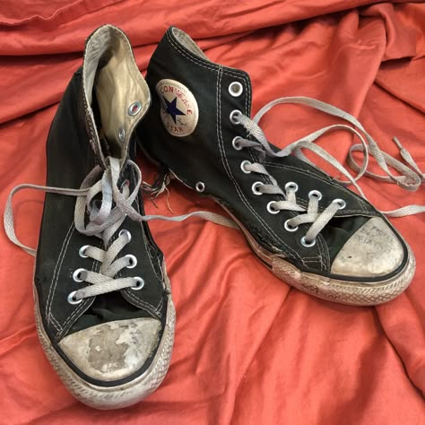 Converse Worn Out, Worn Shoes Aesthetic, Worn Out Shoes Aesthetic, Worn Down Converse, Beaten Up Converse, Dirty Black Converse, Old Converse Aesthetic, Dirty Converse Aesthetic, Worn Out Converse