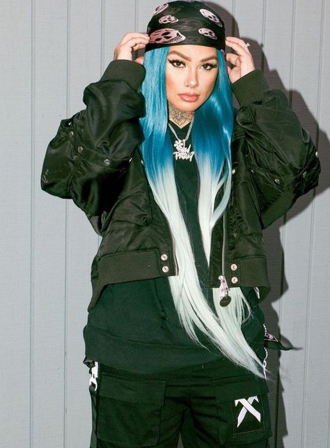 Snow Tha Product Outfits, Snow The Product, Snow Tha Product, Santa Fe Klan, Queen Costume, Devil Wears Prada, Beauty Goals, Female Rappers, Concert Outfits