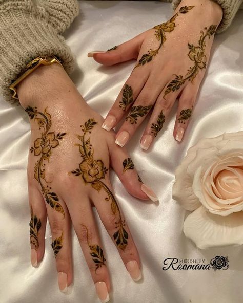 Yemeni Henna Design, Back Henna Design, Arab Mehndi Designs, Middle Eastern Henna, Sbd Designs Henna, Henna Designs 2024, Henna Arabic Design, Inai Design, Arab Henna Designs