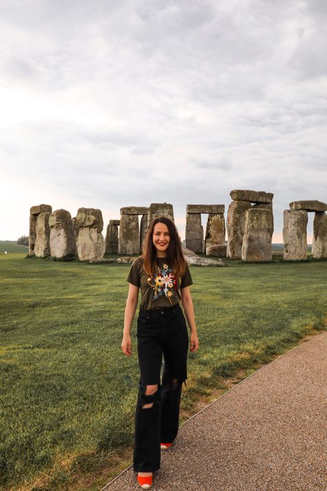 Stonehenge Picture Ideas, Stonehenge Photography Ideas, Uk Instagram Pictures, Stonehenge Photoshoot, England Photo Ideas, Stonehenge Photography, Paris Switzerland, London Pics, Beautiful Places In England