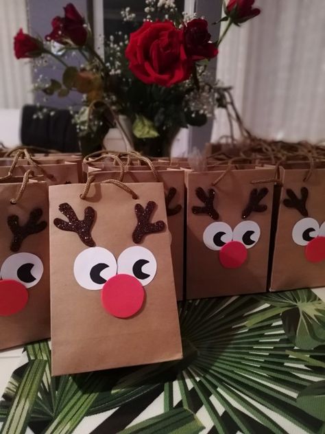 Christian Christmas Decorations, Christmas Gift Tags Handmade, Christmas Craft Fair, Gift Bags Diy, Gift Wrapping Inspiration, Christmas Kindergarten, Noel Diy, Creative Gift Wrapping, Cadeau Diy