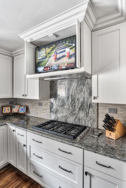 Cooktop Hood, Tv Kitchen, Kitchen Cooktop, Remodeling Bathroom, Kitchen Tv, Tv In Kitchen, Kitchen New York, Hidden Tv, Hidden Kitchen