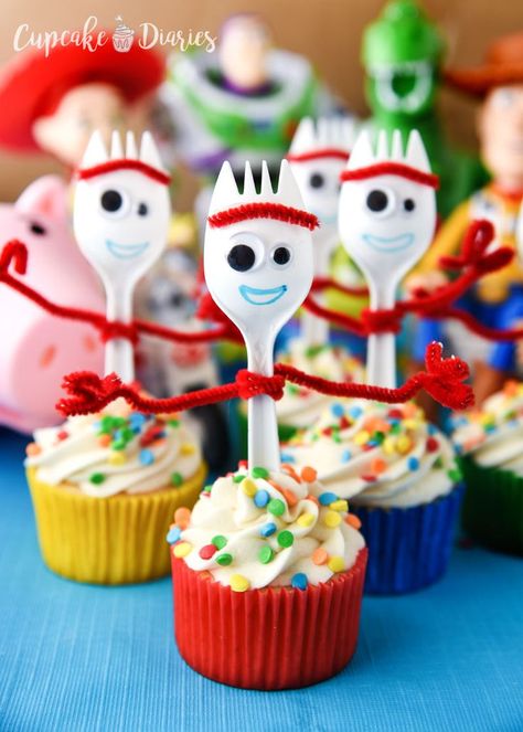 Toy Story 4 Birthday Party, Forky Cupcakes, Toy Story 4 Birthday, 4 Birthday Party, Cupcake Toy, 4de Verjaardag, Cupcake Diaries, Toy Story Party Decorations, Toy Story Baby