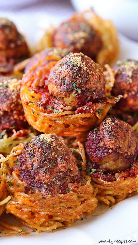 Meatball Bites, Muffin Bites, Ragu Recipe, Bite Size Appetizers, Savory Muffins, Muffin Tin Recipes, Muffin Tins, Spaghetti And Meatballs, Muffin Tin