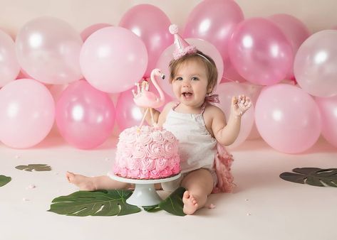 Smash Cake Girl Ideas, Smash Cake Diy, Baby Milestones Ideas, Baby First Photo, Luau First Birthday, 1st Bday Photoshoot, Smash Cake Recipes, Smash Cake Ideas, Girl Cake Smash