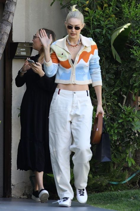 Gigi Street Style 2022, Gigi Hadid 2022 Street Style, Gigi Hadid Next In Fashion Outfits, Gigi Hadid Style 2022, Gigi Hadid Street Style 2023, Gigi Hadid Summer Outfits, Gigi Hadid Style Casual, Gigi 2022, Gigi Street Style