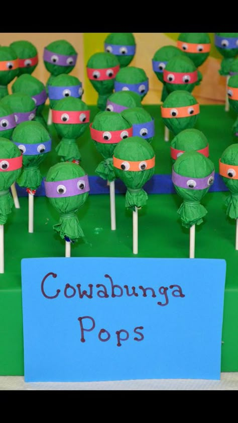 Ninja turtle suckers Ninja Turtle Party Food Ideas, Ninja Turtles Birthday Party Favors, Tmnt Birthday Party Games, Ninja Turtle Diy Decor, Ninja Turtles Party Favors, Ninja Turtle Goodie Bag Ideas, Ninja Turtle Treats, Ninja Turtle Food Ideas, Ninja Turtle Party Favors