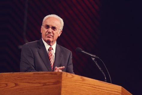 Pastor John MacArthur of California’s Grace Community Church defended his decision to hold in-person services despite state-mandated restrictions, saying his congregation is “protesting lies and deception for the sake of the truth.” John Macarthur Sermons, Church Ministry, John Macarthur, Christian Post, Worship Service, Life Change, Book Of Revelation, Gay Marriage, Gay Wedding