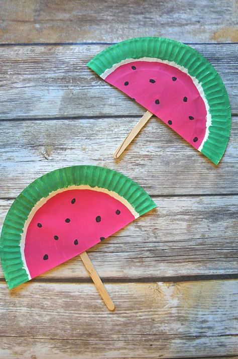 Watermelon Fan, Watermelon Craft, Watermelon Crafts, Fruit Crafts, Paper Plate Crafts For Kids, Kraf Kertas, Diy Summer Crafts, Fun Summer Activities, Seni Dan Kraf