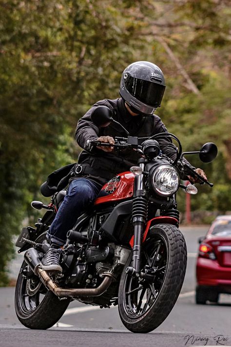 Ducati Scrambler Sixty2, Scrambler Sixty2, Naked Bikes, Biker Lifestyle, Scrambler Motorcycle, Ducati Scrambler, Motorcycle Gear, Ducati, Cafe Racer