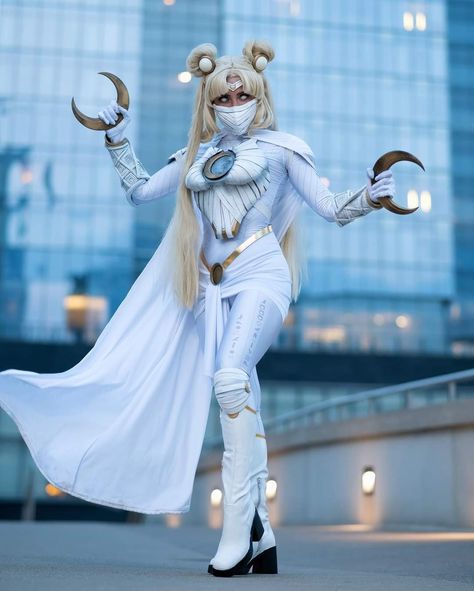 Moon Knight Sailor Moon, Sailor Moon Knight, Comicon Outfits Women, White Hair Cosplay, Cosplay Crossover, Anime Makeup Ideas, Crossover Cosplay, Moon Knight Cosplay, Winter Cosplay