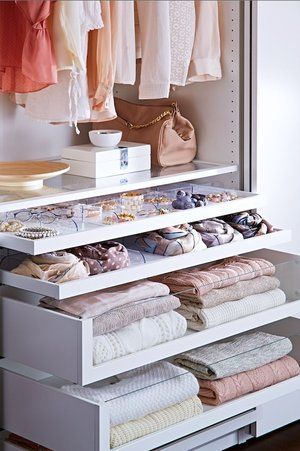 Diy Kast, Ikea Closet Organizer, Master Closet Organization, Closet Small Bedroom, Organized Closet, Ikea Closet, Closet Drawers, Closet Layout, Diy Drawers