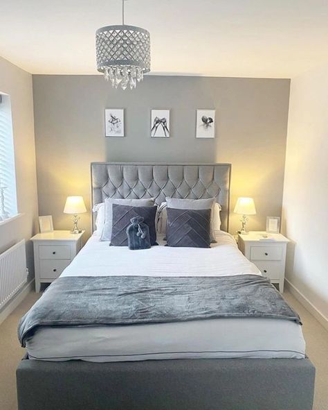 Small Grey Bedroom Ideas For Couples, Small Bedroom Grey Ideas, Grey Couple Bedroom Ideas, Small Bedroom Ideas Grey Bed, Gray Black White Bedroom, Queen Bedroom Ideas For Women, Light Gray Room Bedroom Ideas, Grey Bedding Ideas Color Combinations, Grey Themed Bedroom