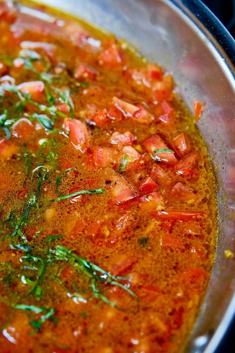 This fresh tomato sauce cooks up in less than 10 minutes and is made with fresh Roma tomatoes, basil and garlic. Grated Tomato Sauce, How To Use Up Roma Tomatoes, Fast Tomato Sauce, Strained Tomatoes Pasta Sauce, Mediterranean Tomato Sauce, Fresh Plum Tomato Sauce, Fresh Tomato Basil Sauce, Basil Tomato Recipes, White Wine Tomato Pasta Sauce