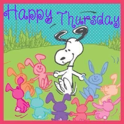 Happy Thursday Spring Snoopy, Charlie Brown Easter, Easter Beagle, Snoopy Easter, Hello Kitty Imagenes, Snoopy Images, Peanuts Cartoon, Charlie Brown Snoopy, Snoopy Wallpaper