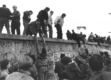 People finally escape from the East of Berlin, (approx, 1989) Chad Morrison's Cold War Website Dark Academia Group, Fall Of Berlin Wall, Berlin Wall Fall, Checkpoint Charlie, The Berlin Wall, West Berlin, East Berlin, Iconic Images, Berlin Wall