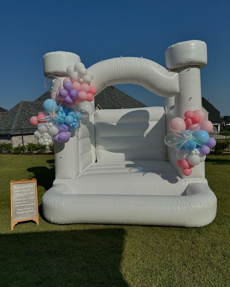 Bringing joy to your little ones is our passion 🤩♥️✨ • • • • • #bouncehouse #bouncehouserental #modernbouncehouse #whitecastle #balloons #funtimes #birthdaygirl #dfwkidsparties #dfw #dfwpartyrentals #dfwrentals Bounce House Rentals, Bounce House, Party Rentals, Kids Party, Girl Birthday, Balloons, Bring It On, Quick Saves