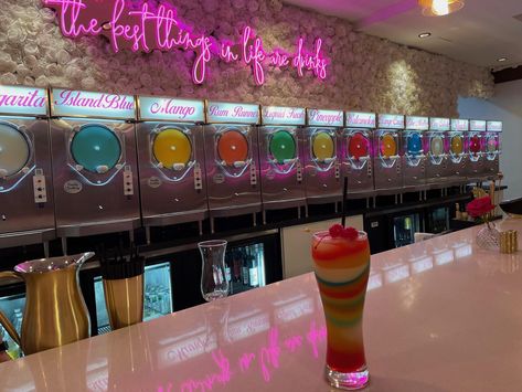 Slushy Bar Ideas, Slushy Shop Design, Slushie Business Ideas, Daiquiri Bar Ideas, Slushy Business, Pop Up Bar Ideas, Bar Ideas For Restaurants, Daiquiri Bar Design, Slushie Bar