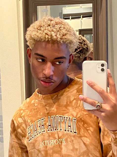 Dyed Hair Men, Black Men Haircuts, Men Hair Color, Pelo Afro, Black Men Hairstyles, Cute Black Guys, Black Boys, Afro Hairstyles, Black Is Beautiful