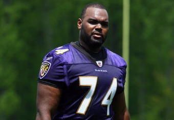 Michael Oher, High School Football Player, Football Movies, Blind Side, Bank Of America Stadium, Baltimore Ravens Football, The Blind Side, Ravens Football, Football Stars