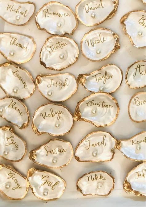 Oyster Decorations Wedding, Beach Wedding Set Up Wedding Table Decor, Seashell Place Cards Wedding, Wedding Place Settings Name Cards, Vintage Place Cards Wedding, Oyster Shell Wedding Place Cards, Oyster Shell Place Cards Diy, Oyster Shell Place Setting, Pearl Beach Wedding