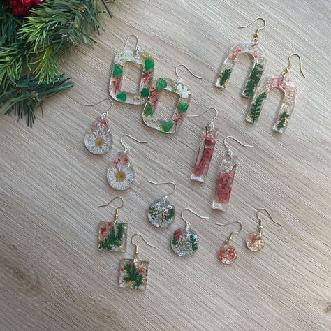 Preserved Resin Floral Earrings Resin Earring Ideas, New Hobby Ideas, Diy Christmas Earrings, Resin Dried Flowers, Christmas Resin, Resin Christmas, Resin Earring, Two Flowers, Hobby Ideas