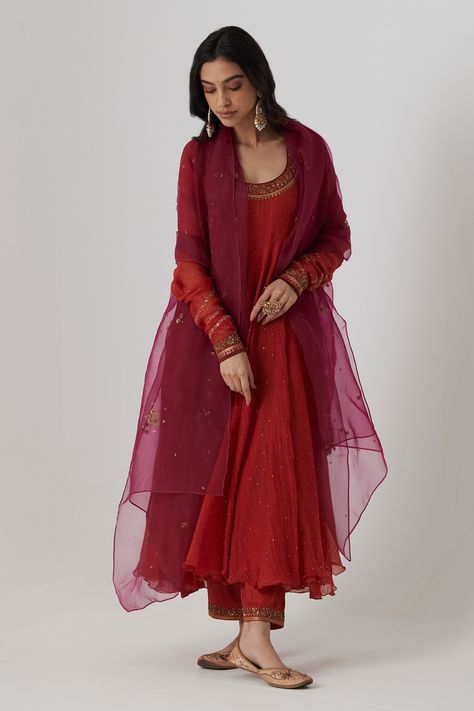 Shop for these amazing collections of Red Anarkali Mukaish Chanderi Embroidery Aari U Neck Mitali Set For Women by Rhua India online at Aza Fashions. Embroidery Zardozi, Red Anarkali, Red Kurta, Anarkali Dress Pattern, Kurta Set For Women, Traditional Indian Dress, Casual Indian Fashion, Desi Fashion Casual, Indian Dresses Traditional