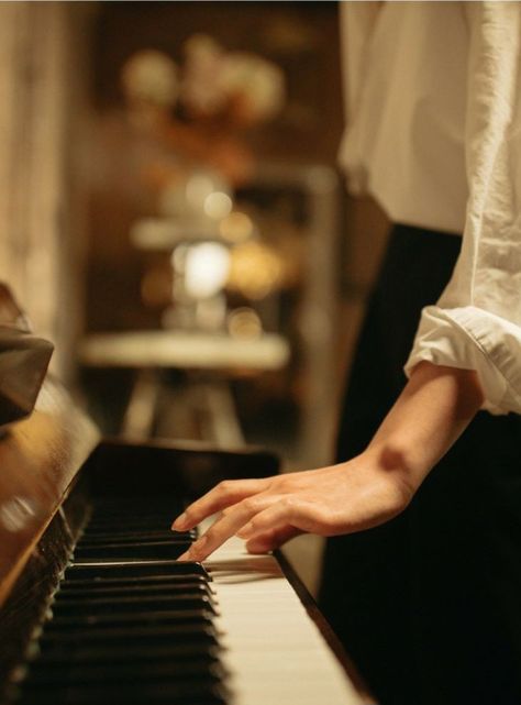 Piano In Room, Person Playing Piano, Piano Photography, Learn To Play Piano, Piano Photo, Piano Girl, Musician Photography, Play Piano, Music Motivation