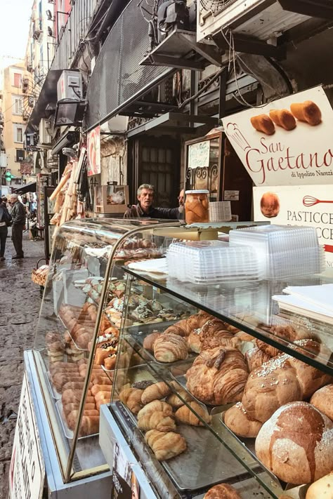 Italy Coffee Shop Aesthetic, Rome Spanish Steps, Food For Breakfast, Italian Street Food, Summer Abroad, Italy Vibes, Italian Bakery, Life In Italy, Italian Breakfast