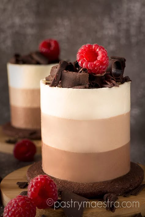 Mousse Desserts Mini, Chocolate Fancy Desserts, Triple Mousse Cake, Chocolate Mousse Dessert Ideas, Triple Chocolate Mousse Cake Recipe, Chocolate Mousse With Gelatin, Double Chocolate Mousse Cake, Mini Mousse Cakes, Christmas Chocolate Mousse