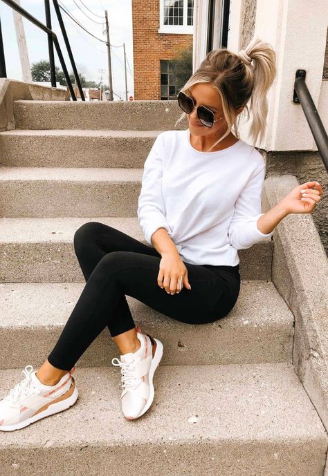 Almost Ready Blog, Look Legging, Almost Ready, Athleisure Fashion, Beauty And Fashion, Sporty Outfits, Mom Outfits, Fall Winter Outfits, Outfits Casuales