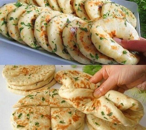 Weight Watchers Garlic Flatbreads - Dieter24 Garlic Flatbread, Homemade Naan Bread, Flatbread Recipes, Flat Bread, Naan Bread, Grandmas Recipes, Keto Bread, Bread Recipes Homemade, Gluten Free Bread