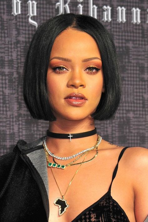 Rihanna Hair, Rihanna Short Hair, Dark Blonde Bobs, Celebrity Bobs, Short Fluffy Hair, Wedding Hairstyles For Short Hair, Looks Rihanna, Style Bob, Rihanna Hairstyles