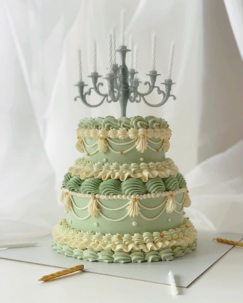 April’s Baker on Instagram: “So mini two tier cakes might just be my new fave thing. They’re so super cute and perfect for when you only need a small cake but still…” Green Bday Cake Aesthetic, Two Tier Cakes, Vintage Pasta, Bolo Vintage, Tier Cakes, Vintage Birthday Cakes, Two Tier Cake, Pastel Cakes, Tiered Cake