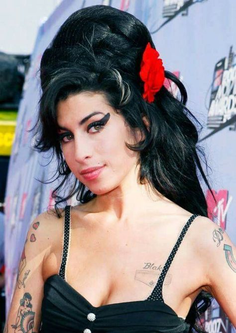 Amy Winehouse Style, Amy W, Amazing Amy, Lily Allen, Ella Fitzgerald, Mtv Movie Awards, Amy Winehouse, Girl Bands, Her Music