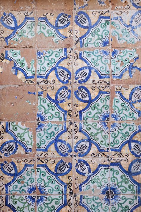 Modern Italian Tiles, Italian Mosaic Tiles, Italian Tile Wallpaper, Italian Culture Aesthetic, Old Italian Kitchen, Old Italian House Interior, Vintage Italian Aesthetic, Italian Texture, Italian Mural