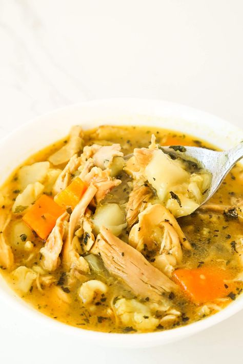 Homemade Anti-Inflammatory Chicken Soup - Beauty Bites Inflammatory Meals, Inflammation Diet Recipes, Beauty Bites, Cooking Whole Chicken, Homemade Chicken Soup, Anti Inflammation Recipes, Vegetable Soup With Chicken, Vegetable Soup Recipes, Delicious Vegetables