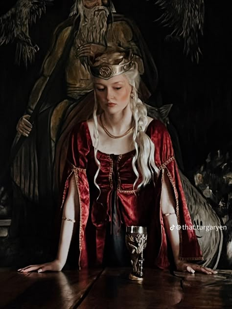 Rhaenyra Targaryen Cosplay, House Of The Dragon Aesthetic, Jaehaera Targaryen, Forest Elf Aesthetic, Westeros Fashion, Vampire Knight Cosplay, Targaryen Cosplay, Daena Targaryen, Dragon Aesthetic