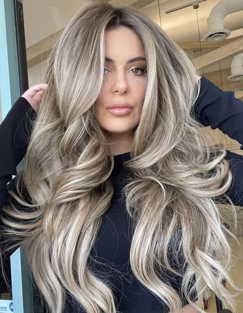 Ash Blonde Hair All Over Color, Heavy Blonde Balayage On Brown Hair, Blonde Balayage Long Hair Brunettes, Brielle Biermann Hair Brown, Bronde With More Blonde, Neutral Cool Blonde Hair, Long Brown And Blonde Hair, Vanilla Beige Blonde Hair Balayage, Thick Money Piece Balayage