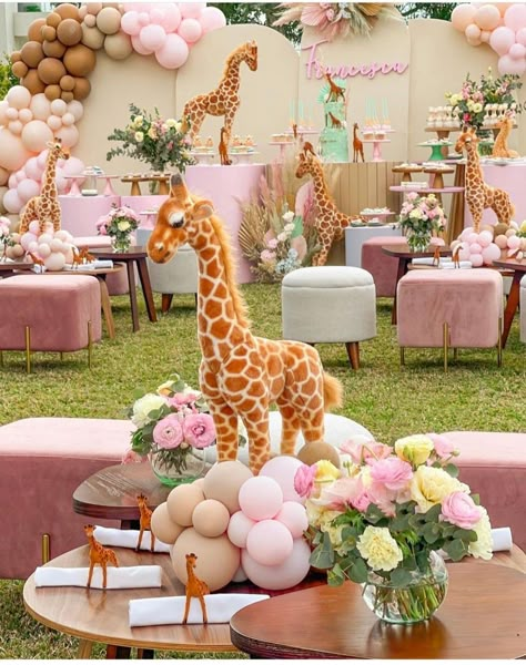 Pink Safari Birthday Party, Giraffe Baby Shower Theme, Giraffe Birthday Parties, Giraffe Party, Most Pinned, Pink Safari, Candy Land Decorations, Jungle Thema, Wild Birthday Party