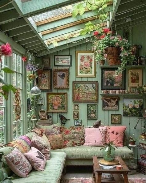 Muskoka Room, Casa Vintage, Dream Room Inspiration, Dream House Interior, Bohemian Rhapsody, Wall Ideas, Boho Vintage, Cozy Corner, Dream Rooms