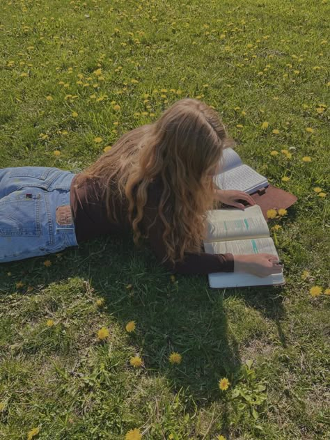 Reading On Grass Aesthetic, Girl Reading Bible Aesthetic, Read Bible Aesthetic, Biblical Womanhood Aesthetic, Senior Picture Ideas Christian, Senior Picture Ideas With Bible, Senior Photos With Bible, Christian Photoshoot Ideas, Christian Woman Aesthetic Outfit