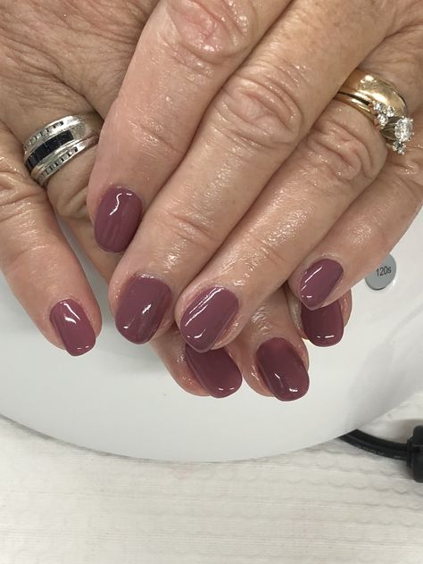 Mauve Pedicure, Mauve Gel Nails, Dark Mauve Nails, Gel Nail Light, Muted Autumn, Season Outfits, Mauve Nails, Squoval Nails, Makeup Hacks Beauty Secrets