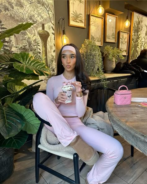 aesthetic it girl pink pilates princess ballet core coquette outfit inspo ideas Sporty Girly Aesthetic, Ballet Pilates Outfit, Pilates Clothes Aesthetic, Pretty Gym Outfits, Princess Core Winter Outfits, Ballet Core Gym Outfit, Chic Pink Aesthetic, Pink Princess Outfit Aesthetic, Pink Ballerina Outfit