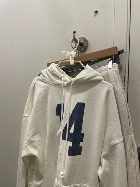 Brandy Sweatshirt, Outfit Board Cover, Brandy Hoodies, Brandy Melville Hoodies, Brandy Hoodie, Brandy Melville Sweatshirt, Brandy Melville Hoodie, Sporty Hoodie, Hoodies Aesthetic