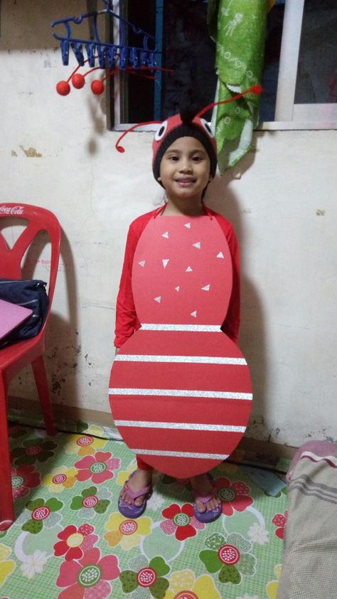 Diy ant costume... Yehey....  back of the ant must be done tomorrow!  Her poem is on Wednesday!  I need to rush!!! Ant Costume Diy, Ant Costume, Bug Costume, Kids Army, Teacher Halloween Costumes, Ladybug Costume, Insect Crafts, Diy Costumes Kids, Teachers Halloween