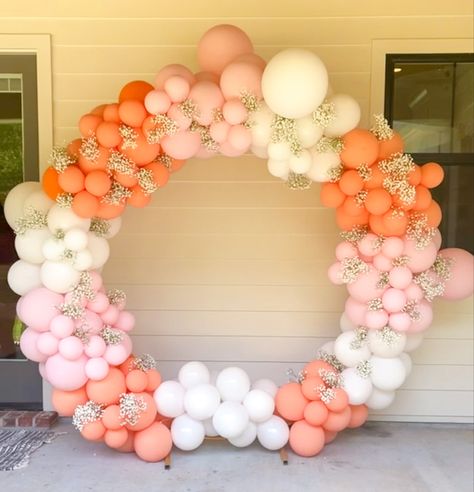 Pink And Orange Balloon Arch, Summer Balloon Arch, Floral Balloon Arch, Circle Balloon Arch, Shower Colors, Backdrop Graduation, Bridal Shower Balloons, Arch Ideas, Baby Birthday Themes