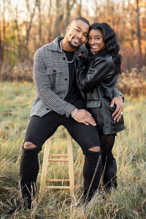 Black Power Couples Photoshoot, Black Couple Fall Photoshoot, Engagement Photos Outfits Black Couple, Photo Poses For Couples Casual, All Black Couples Photoshoot, Leadership Photoshoot, Couples Outfits Black People, Cards Photoshoot, Couples Poses Photography